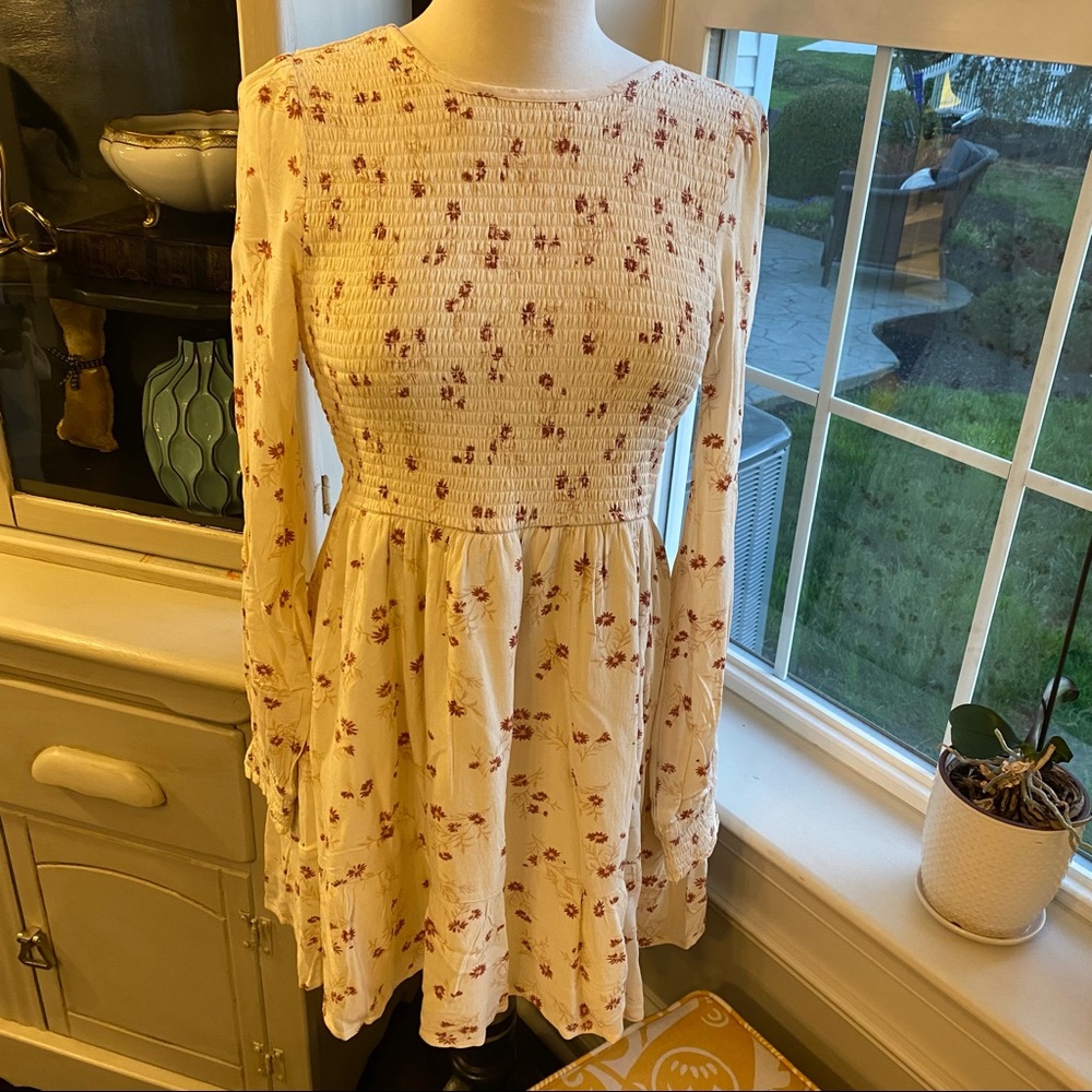 American Eagle long sleeve smocked dress, cream print, small